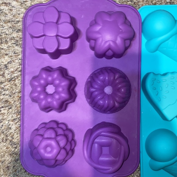 Lot of 5 Baking Silicone Molds Cake Cupcakes EUC - Picture 6 of 6